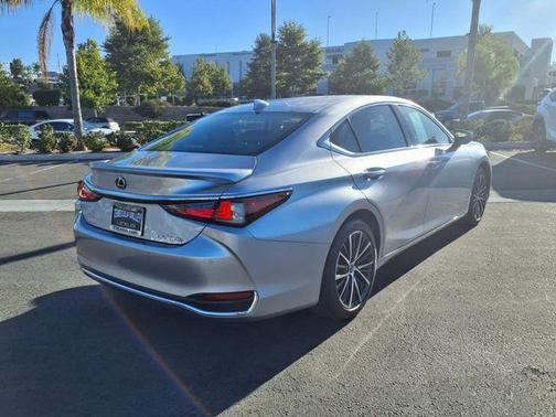 2024 Lexus ES 300h Base
