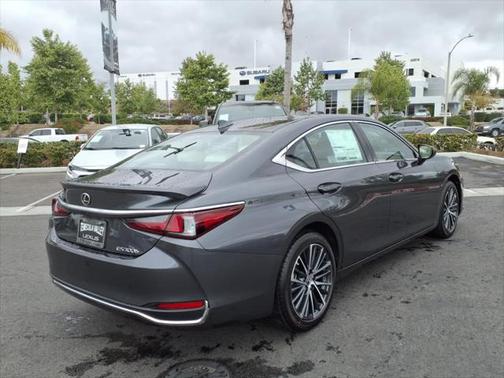2025 Lexus ES 300h Base