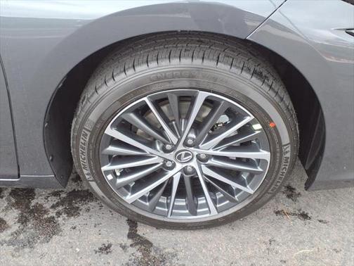 2025 Lexus ES 300h Base