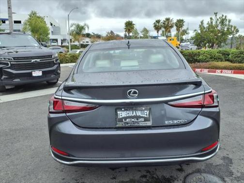 2025 Lexus ES 300h Base