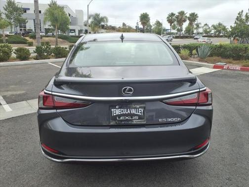 2025 Lexus ES 300h Base