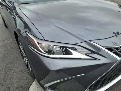 2025 Lexus ES 300h Base