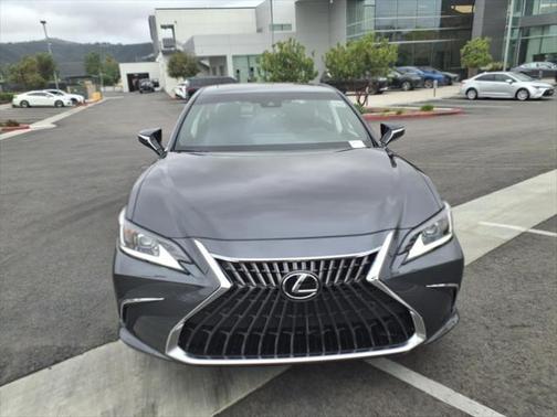 2025 Lexus ES 300h Base
