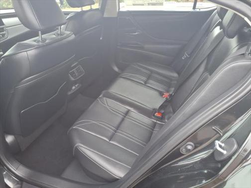 2025 Lexus ES 300h Luxury