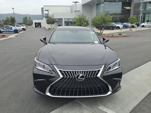 2025 Lexus ES 300h Luxury