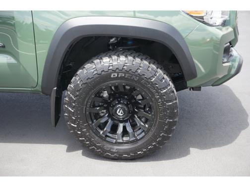 Photo 3 of 28 of 2021 Toyota Tacoma TRD Off Road