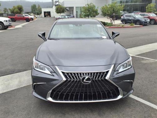 2025 Lexus ES 300h Base