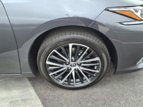 2025 Lexus ES 300h Base