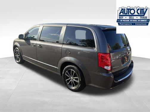 Granite Pearlcoat 2018 Dodge Grand Caravan GT