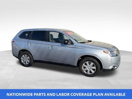 Cool Silver Metallic 2014 Mitsubishi Outlander ES