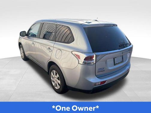 Cool Silver Metallic 2014 Mitsubishi Outlander ES