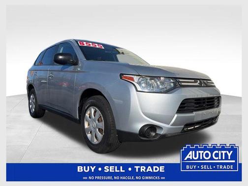 Cool Silver Metallic 2014 Mitsubishi Outlander ES