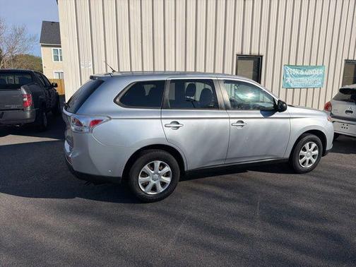 2014 Mitsubishi Outlander ES