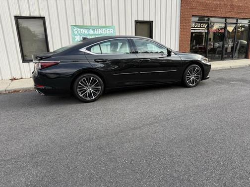 2022 Lexus ES 350 Base