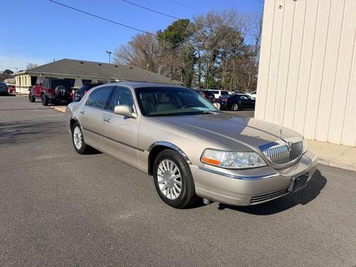 2003 Lincoln Town Car Signature