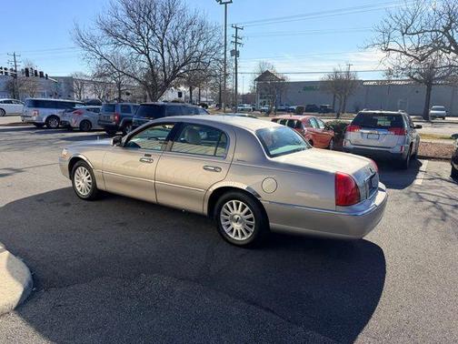 2003 Lincoln Town Car Signature