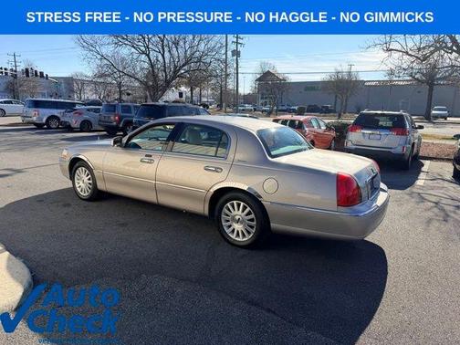 Light Parchment Gold Clearcoat 2003 Lincoln Town Car Signature