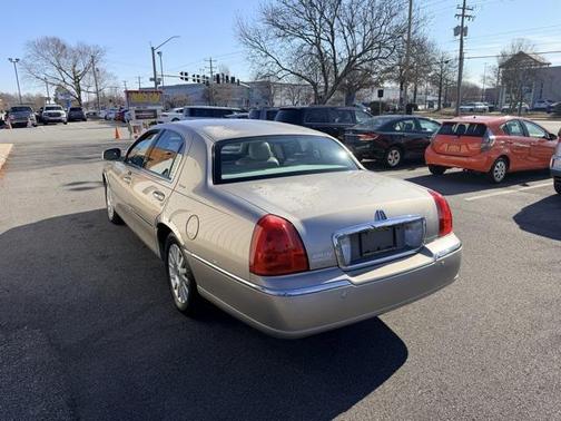 2003 Lincoln Town Car Signature