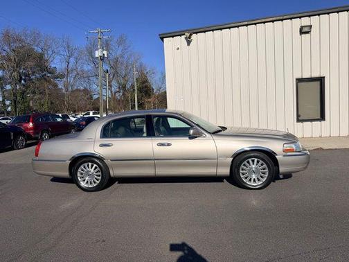2003 Lincoln Town Car Signature