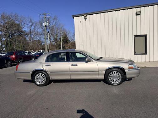 2003 Lincoln Town Car Signature