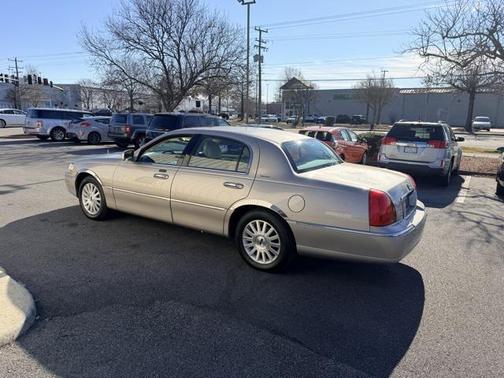 2003 Lincoln Town Car Signature