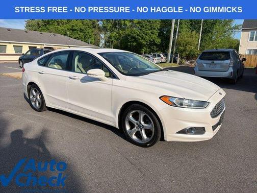 White Platinum Clearcoat Metallic 2014 Ford Fusion SE