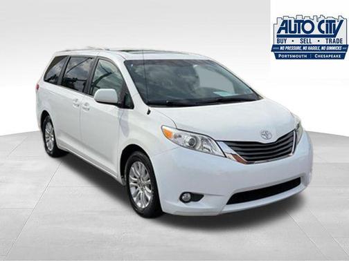 Super White 2014 Toyota Sienna XLE