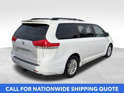 Super White 2014 Toyota Sienna XLE