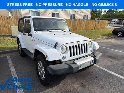 Bright White Clearcoat 2014 Jeep Wrangler Sahara