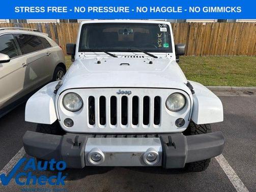 Bright White Clearcoat 2014 Jeep Wrangler Sahara