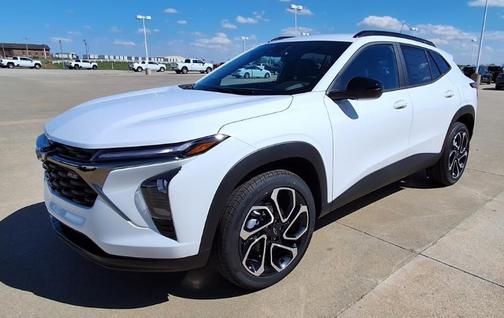 White 2026 Chevrolet Trax 2RS