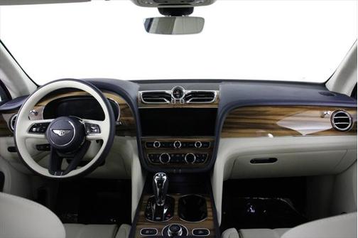 2025 Bentley Bentayga V8