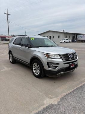 Ingot Silver 2017 Ford Explorer XLT