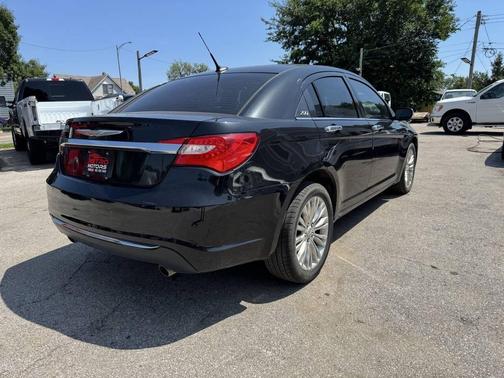 2011 Chrysler 200 Limited