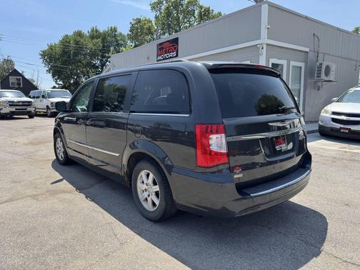 2012 Chrysler Town & Country Touring