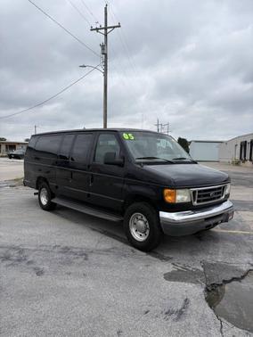 2005 Ford E350 Super Duty XL Wagon