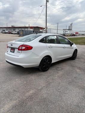 Oxford White 2013 Ford Fiesta SE