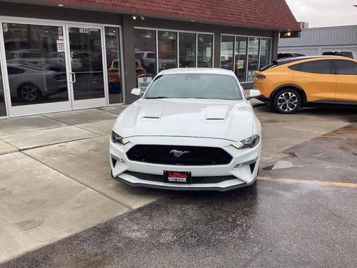 Oxford White 2019 Ford Mustang GT Premium