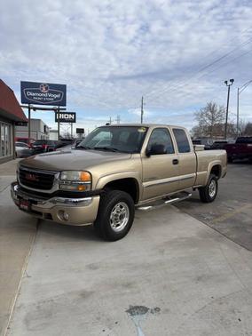 2004 GMC Sierra 2500 SLE H/D Extended Cab
