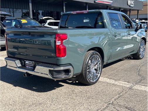 Woodland Green 2025 Chevrolet Silverado 1500 LT