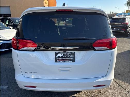 2023 Chrysler Voyager LX