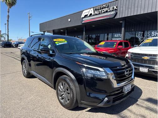 Super Black 2024 Nissan Pathfinder SV 4WD