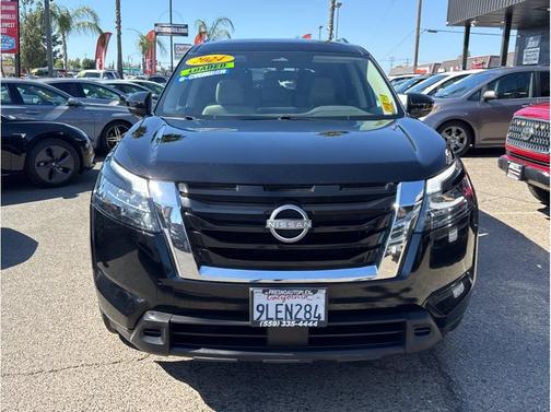 Super Black 2024 Nissan Pathfinder SV 4WD