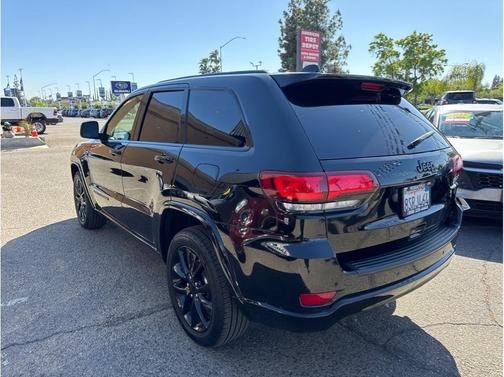 Diamond Black Crystal Pearlcoat 2020 Jeep Grand Cherokee Altitude