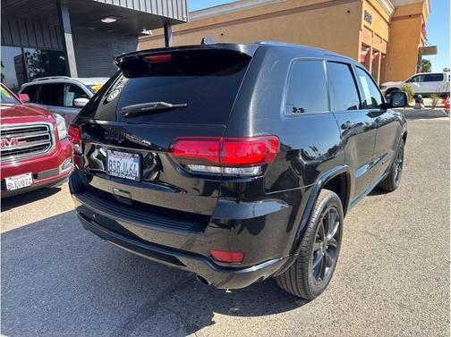 Diamond Black Crystal Pearlcoat 2020 Jeep Grand Cherokee Altitude