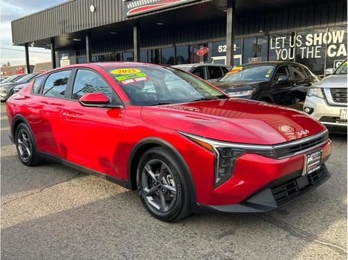 2025 Kia K4 LXS