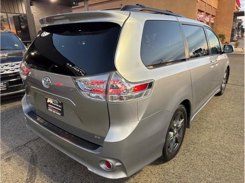 2017 Toyota Sienna SE Premium