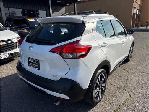 2020 Nissan Kicks SR