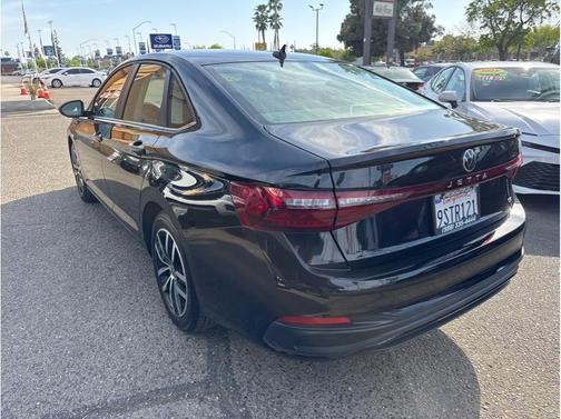 Deep Black Pearl 2025 Volkswagen Jetta 1.5T SE