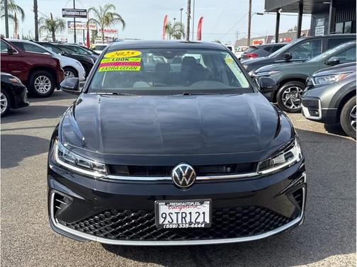 Deep Black Pearl 2025 Volkswagen Jetta 1.5T SE